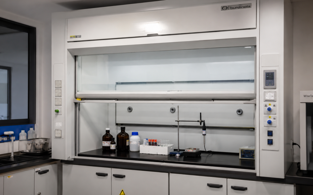 Sorbonnes de laboratoire : la conformité ne s’arrête pas à la mise en service